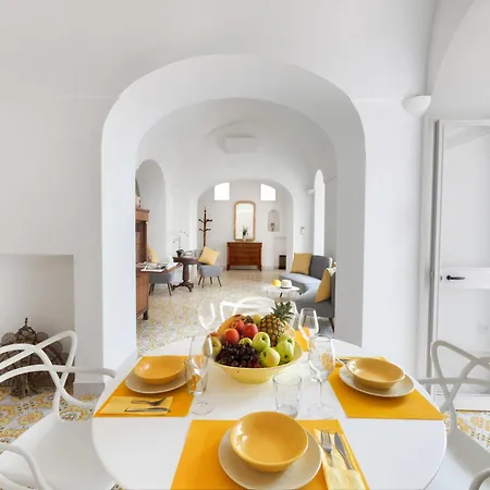 Luxurious In Upper Villa Positano