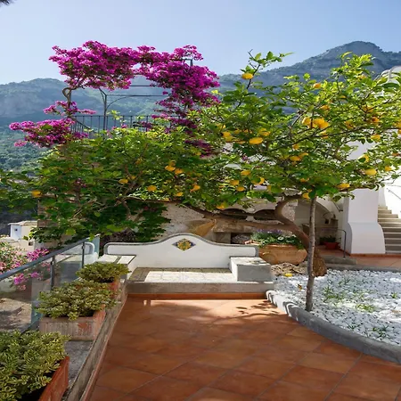 Luxurious In Upper Villa Positano