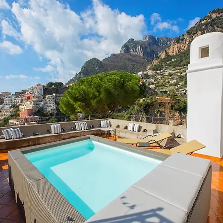 Luxurious In Upper Villa Positano