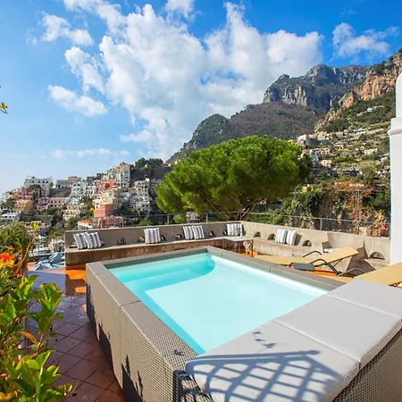 Villa Luxurious In Upper