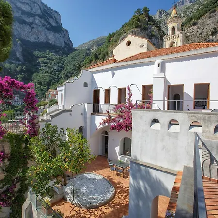 Luxurious In Upper Villa Positano