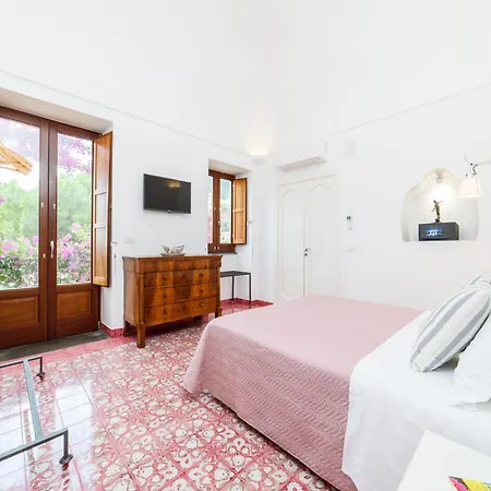 Luxurious In Upper Villa Positano